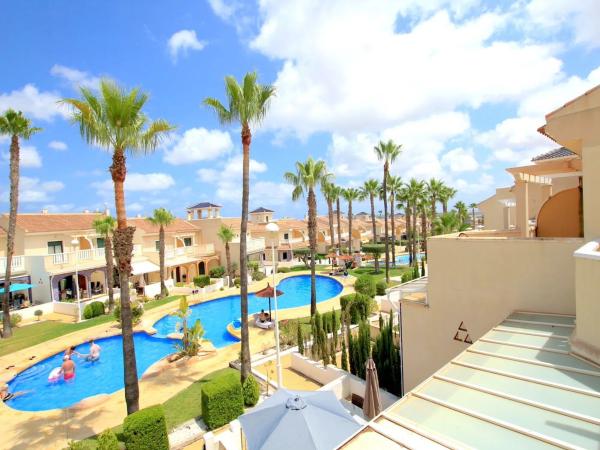 Chalet adosado en calle Gerona