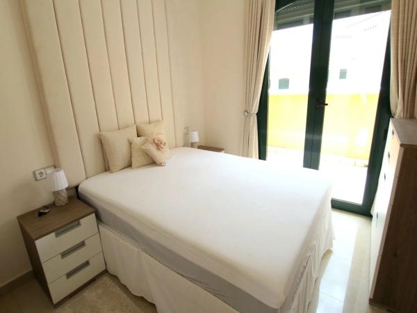 Chalet adosado en calle Gerona