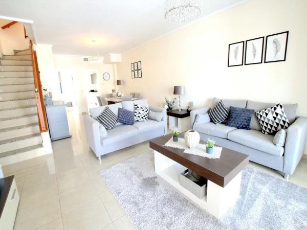 Chalet adosado en calle Gerona