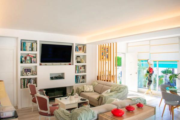 Chalet pareado en calle Colina, 2