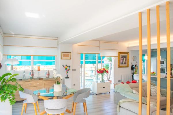 Chalet pareado en calle Colina, 2