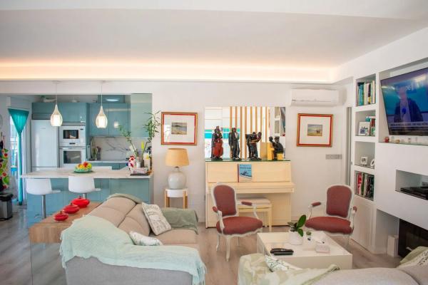 Chalet pareado en calle Colina, 2