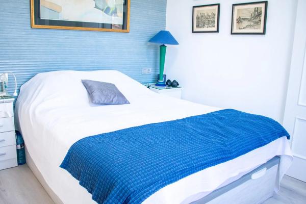 Chalet pareado en calle Colina, 2