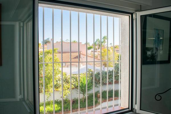 Chalet pareado en calle Colina, 2