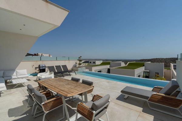 Casa independiente en calle Oceanía