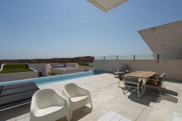 Casa independiente en calle Oceanía