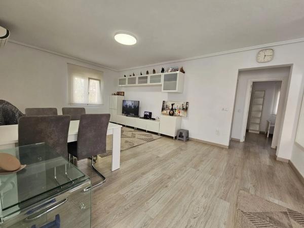 Casa independiente en calle Estocolmo