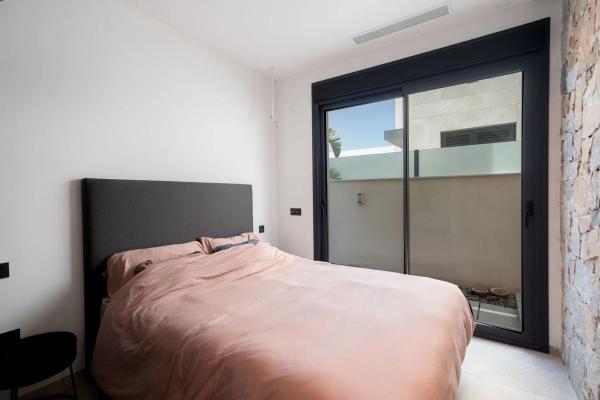 Casa independiente en calle Oceanía