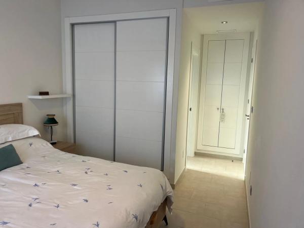 Casa independiente en avenida de Argentina, 2 , 1 Tindra Laguna, corner of Salvador