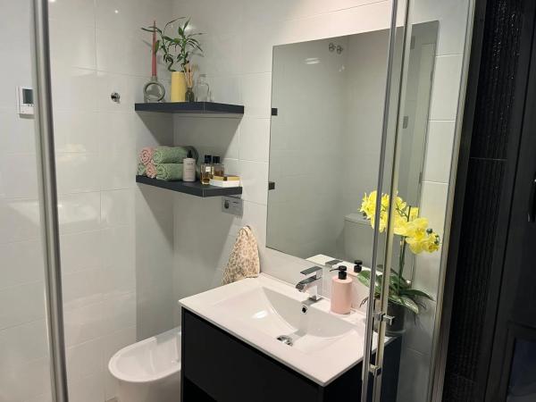 Casa independiente en avenida de Argentina, 2 , 1 Tindra Laguna, corner of Salvador