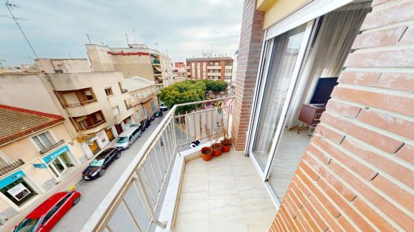 Piso en calle Hermenegildo Maria Ruiz