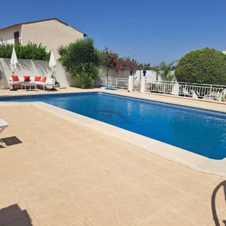 Casa independiente en calle Cuenca