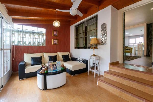 Chalet adosado en avenida de Cervantes