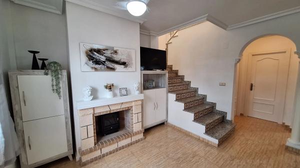 Chalet pareado en calle la Rosella, 16