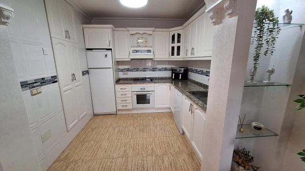 Chalet pareado en calle la Rosella, 16