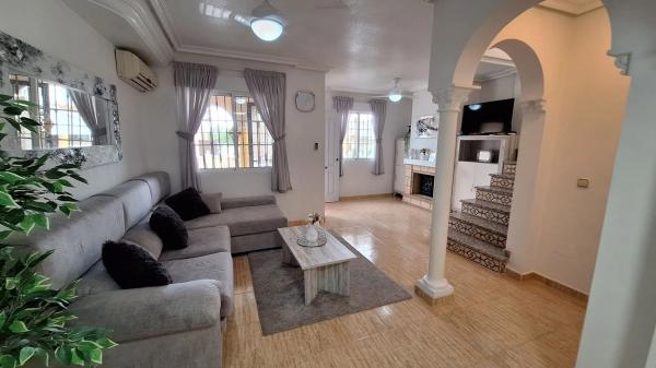 Chalet pareado en calle la Rosella, 16