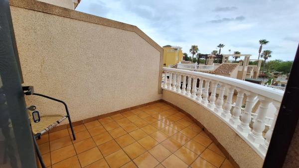 Chalet pareado en calle la Rosella, 16