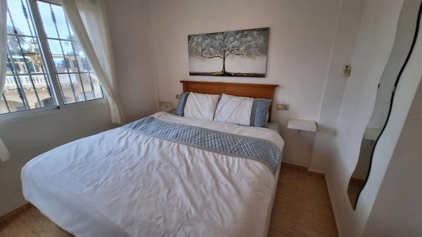 Chalet pareado en calle la Rosella, 16