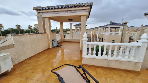 Chalet pareado en calle la Rosella, 16