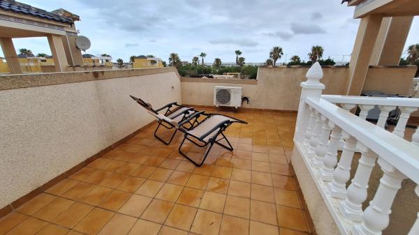 Chalet pareado en calle la Rosella, 16