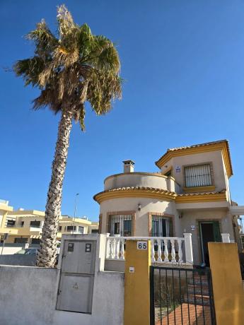 Casa independiente en calle algarrobo, 65