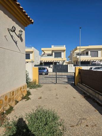 Casa independiente en calle algarrobo, 65