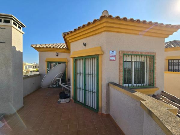 Casa independiente en calle algarrobo, 65