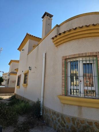 Casa independiente en calle algarrobo, 65