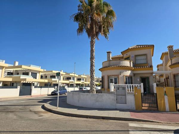 Casa independiente en calle algarrobo, 65