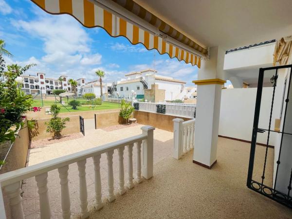 Chalet pareado en calle J.H.Alhamed