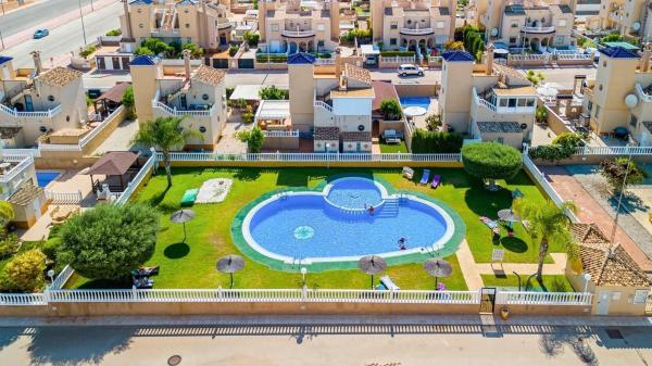 Piso en Barrio Lomas de Cabo Roig-Los Dolses