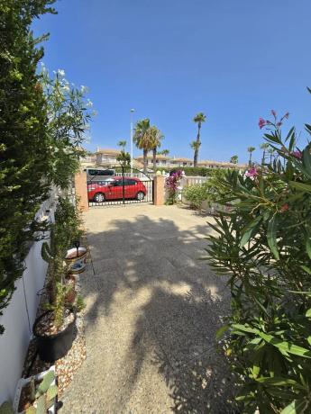 Chalet adosado en calle Ciruela, 5