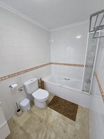 Chalet adosado en calle Ciruela, 5