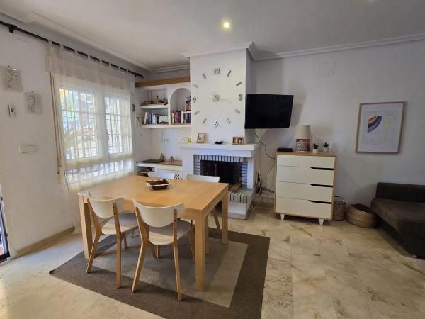 Chalet adosado en calle Ciruela, 5