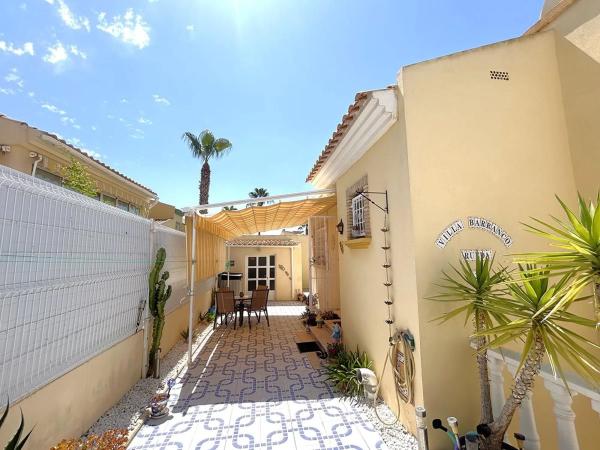 Casa independiente en calle Niágara, 11