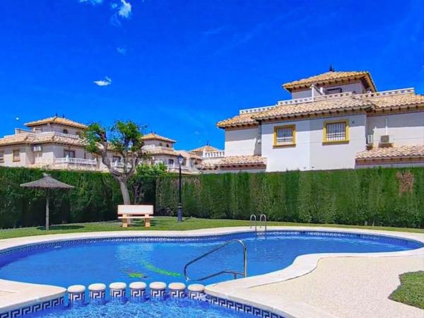 Chalet adosado en calle Cabo de Gata