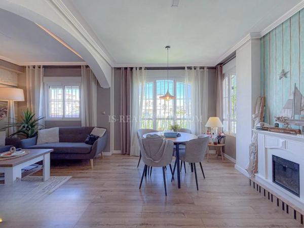 Chalet adosado en calle Cabo de Gata