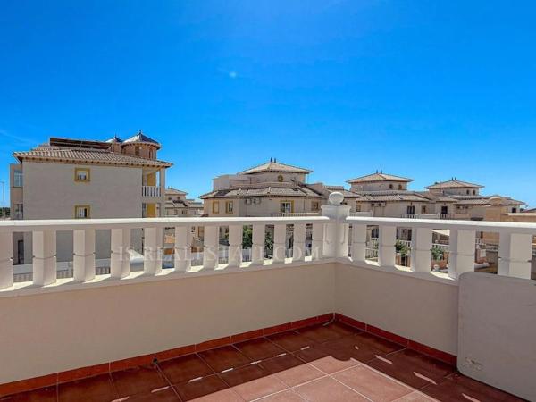 Chalet adosado en calle Cabo de Gata