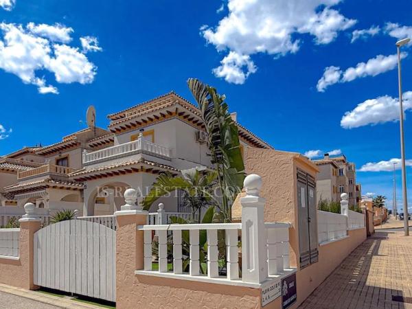 Chalet adosado en calle Cabo de Gata