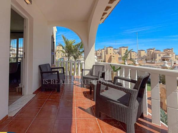 Chalet adosado en calle Cabo de Gata