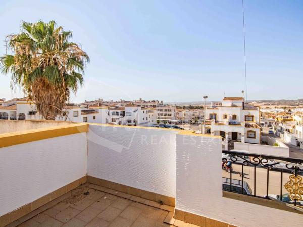 Chalet adosado en calle Ciruelo, 195