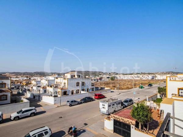 Chalet adosado en calle Ciruelo, 195