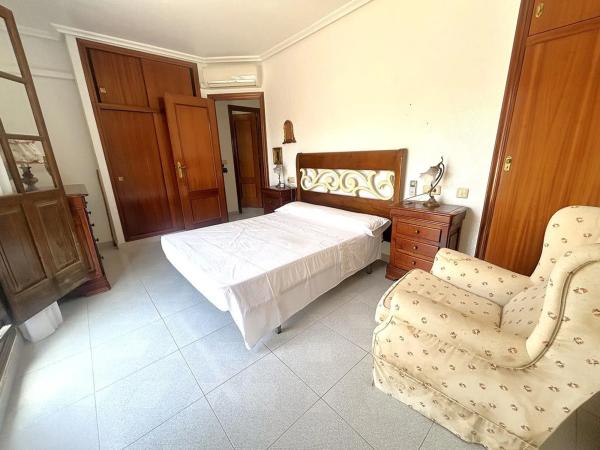 Casa independiente en calle Elcano Zen, 4