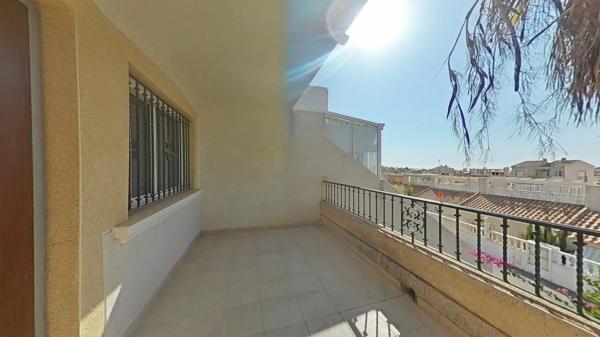 Chalet adosado en calle Nicaragua