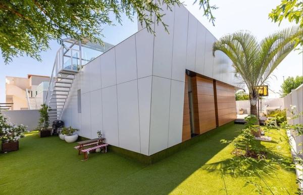 Casa independiente en calle Lira