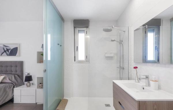 Casa independiente en calle Lira