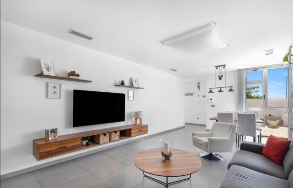 Casa independiente en calle Lira