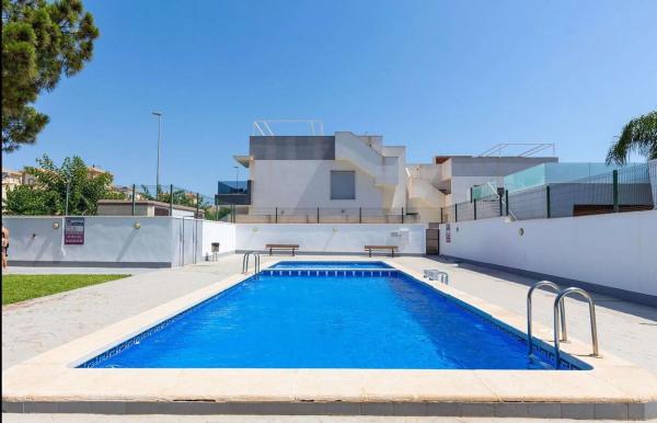 Casa independiente en calle Lira