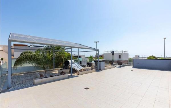 Casa independiente en calle Lira