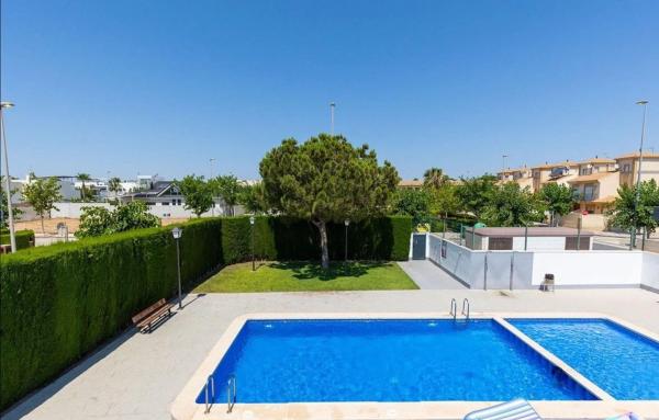 Casa independiente en calle Lira